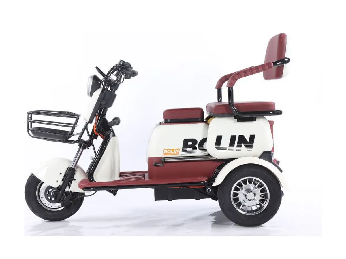 Triciclo T2 na cor Branca